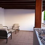 Gabriela Villa *